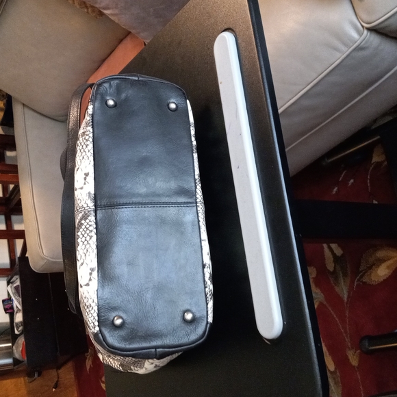 Handbag - Picture 4 of 10